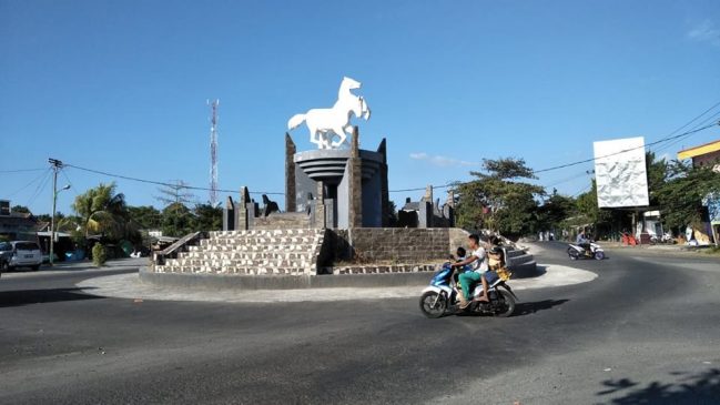 Simpang patung Kuda Lombok Utara