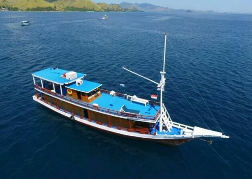 Sailing Boat Labuan Bajo